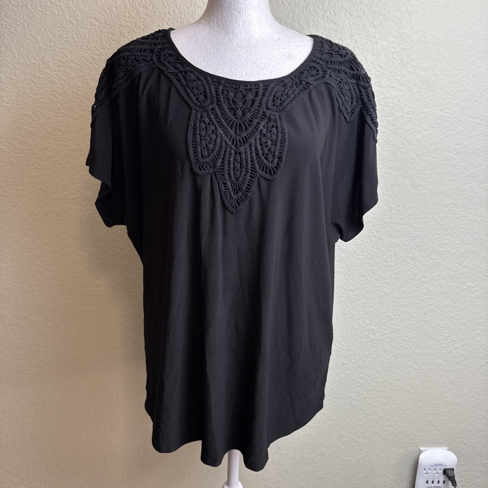 Roz & Ali Blouse L Black Crochet Neckline Short Sleeve Lace Knit Pullover Top